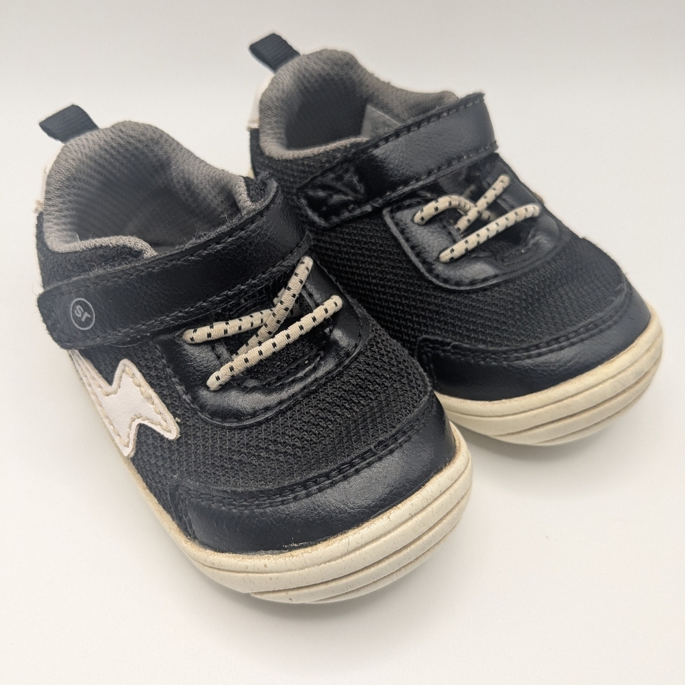 Stride Rite Kids Black and Gray Dwayne Sneakers